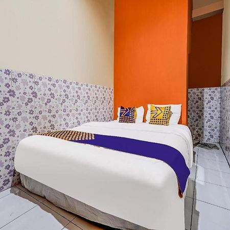 Spot On 91186 Losmen Yanti Hotel Bandung Bagian luar foto