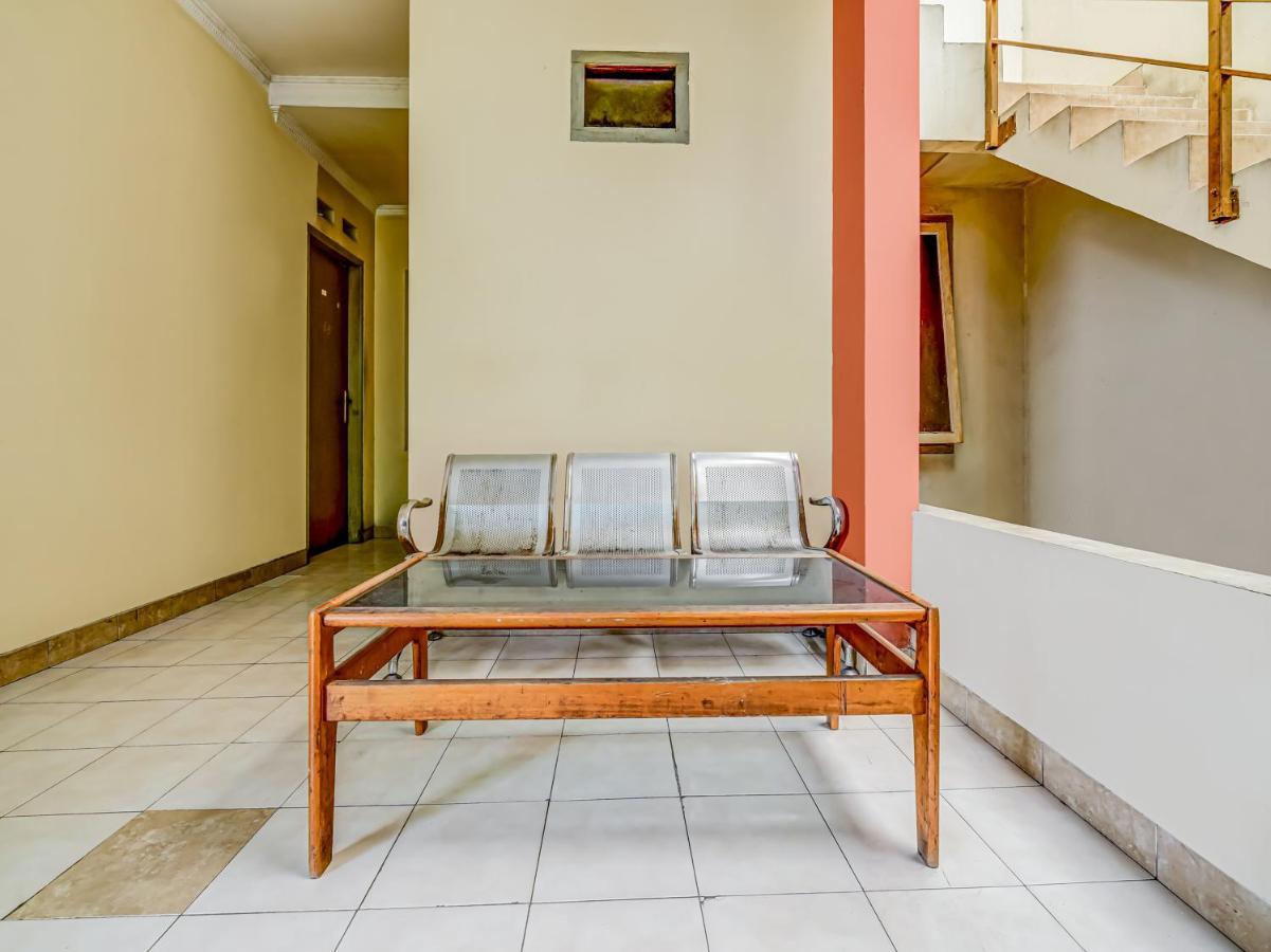Spot On 91186 Losmen Yanti Hotel Bandung Bagian luar foto