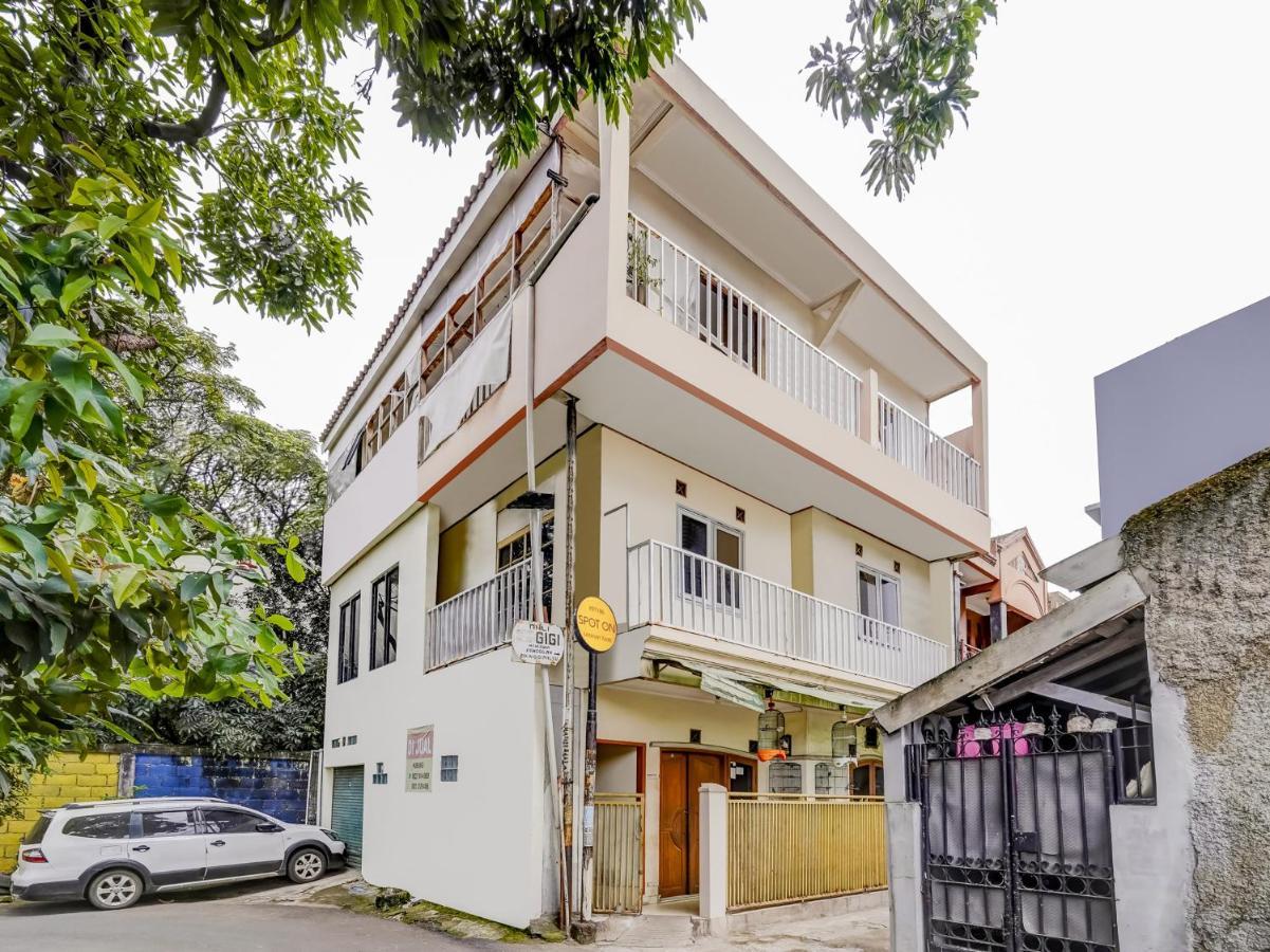 Spot On 91186 Losmen Yanti Hotel Bandung Bagian luar foto