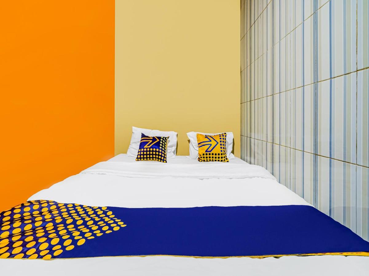 Spot On 91186 Losmen Yanti Hotel Bandung Bagian luar foto