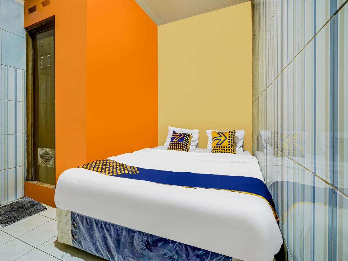 Spot On 91186 Losmen Yanti Hotel Bandung Bagian luar foto