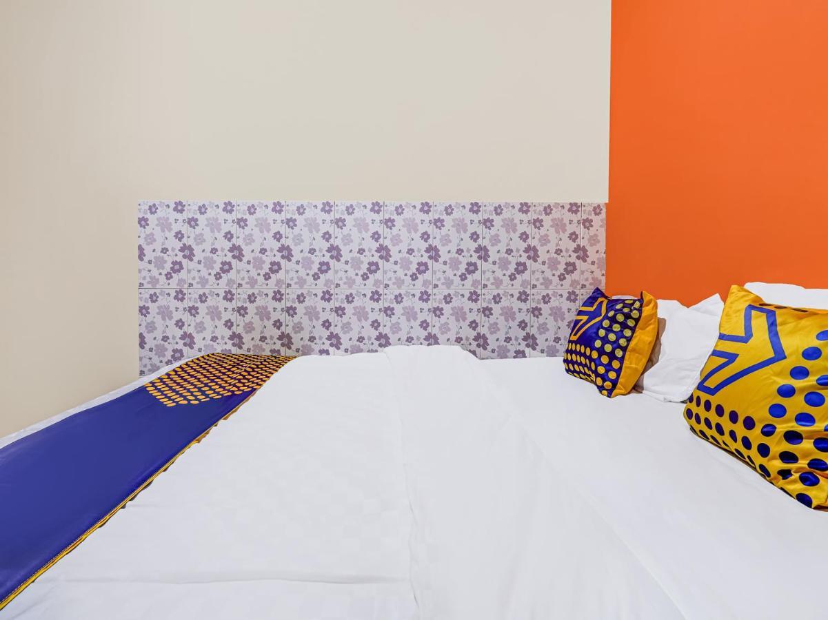 Spot On 91186 Losmen Yanti Hotel Bandung Bagian luar foto
